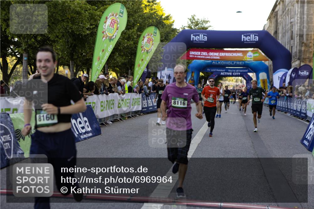 01.09.2024 - BARMER Alsterlauf Kathrin Stürmer Photography http://msf.ph/oto/6969964 01.09.2024 09:57:01 Ziel 2058, 2063, 2101, 2148, 2264, 2695, 2852, 2896, 2941, 2952, 3084, 3085, 3224, 3233, 3236, 3246, 3381, 3696, 3904, 4007, 4210, 4590, 4720, 4786, 5219, 8204, 2373, 2809, 3588, 3645, 3821, 3988, 4021, 4022, 4353, 4499, 4760, 5257, 8116, 8160 meine-sportfotos.de
