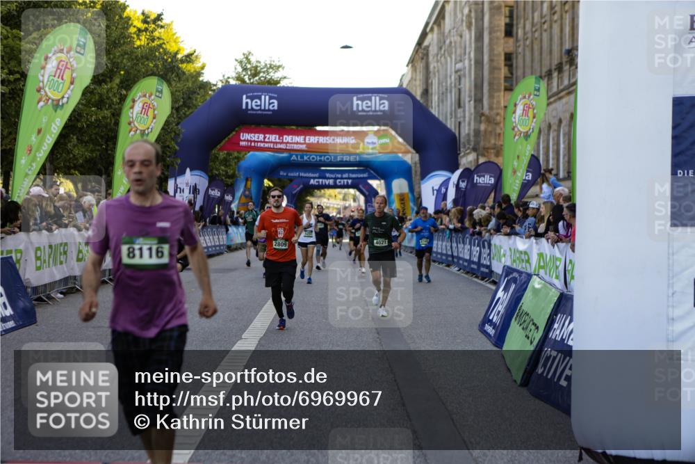 01.09.2024 - BARMER Alsterlauf Kathrin Stürmer Photography http://msf.ph/oto/6969967 01.09.2024 09:57:02 Ziel 2058, 2063, 2101, 2148, 2264, 2694, 2695, 2852, 2896, 2941, 2952, 3084, 3085, 3224, 3233, 3236, 3246, 3381, 3696, 3904, 4007, 4210, 4590, 4720, 4786, 5219, 8204, 2211, 2373, 2809, 3588, 3645, 3821, 3988, 4021, 4022, 4353, 4499, 4760, 5257, 8116, 8160 meine-sportfotos.de