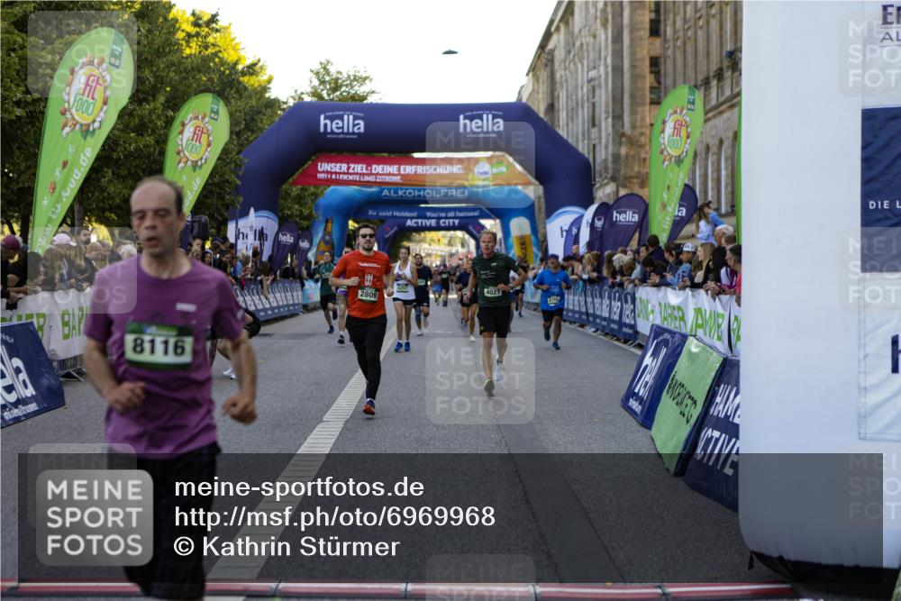 01.09.2024 - BARMER Alsterlauf Kathrin Stürmer Photography http://msf.ph/oto/6969968 01.09.2024 09:57:02 Ziel 2058, 2063, 2101, 2148, 2264, 2694, 2695, 2852, 2896, 2941, 2952, 3084, 3085, 3224, 3233, 3236, 3246, 3381, 3696, 3904, 4007, 4210, 4590, 4720, 4786, 5219, 8204, 2211, 2373, 2809, 3588, 3645, 3821, 3988, 4021, 4022, 4353, 4499, 4760, 5257, 8116, 8160 meine-sportfotos.de