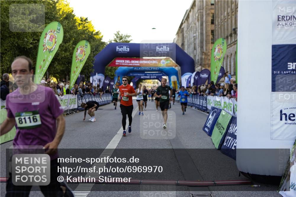01.09.2024 - BARMER Alsterlauf Kathrin Stürmer Photography http://msf.ph/oto/6969970 01.09.2024 09:57:02 Ziel 2058, 2063, 2101, 2148, 2264, 2694, 2695, 2852, 2896, 2941, 2952, 3084, 3085, 3224, 3233, 3236, 3246, 3381, 3696, 3904, 4007, 4210, 4590, 4720, 4786, 5219, 8204, 2211, 2373, 2809, 3588, 3645, 3821, 3988, 4021, 4022, 4353, 4499, 4760, 5257, 8116, 8160 meine-sportfotos.de