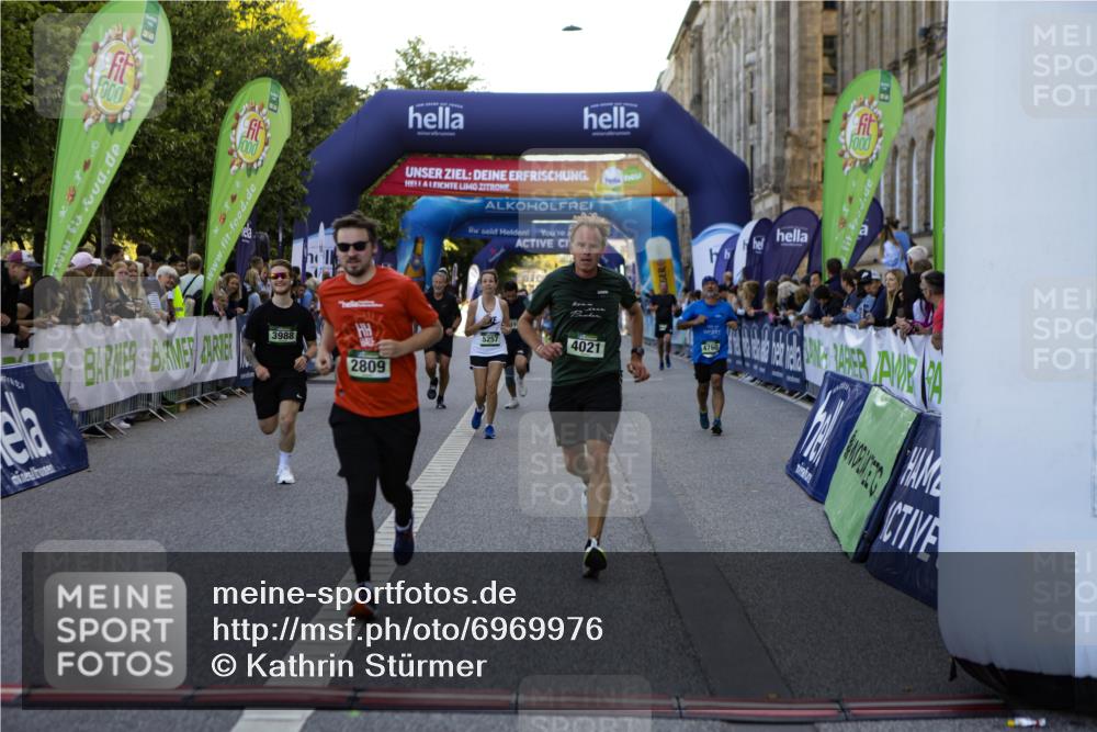 01.09.2024 - BARMER Alsterlauf Kathrin Stürmer Photography http://msf.ph/oto/6969976 01.09.2024 09:57:04 Ziel 2058, 2063, 2101, 2148, 2694, 2695, 2852, 2896, 2941, 2952, 3084, 3085, 3224, 3233, 3236, 3246, 3270, 3381, 3696, 3904, 4007, 4590, 4720, 4786, 5219, 8204, 2211, 2373, 2809, 3027, 3386, 3588, 3645, 3988, 4021, 4022, 4353, 4499, 4760, 5073, 5257, 8116, 8160 meine-sportfotos.de
