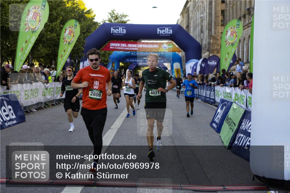01.09.2024 - BARMER Alsterlauf Kathrin Stürmer Photography http://msf.ph/oto/6969978 01.09.2024 09:57:04 Ziel 2058, 2063, 2101, 2148, 2694, 2695, 2852, 2896, 2941, 2952, 3084, 3085, 3224, 3233, 3236, 3246, 3270, 3381, 3696, 3904, 4007, 4590, 4720, 4786, 5219, 8204, 2211, 2373, 2809, 3027, 3386, 3588, 3645, 3988, 4021, 4022, 4353, 4499, 4760, 5073, 5257, 8116, 8160 meine-sportfotos.de