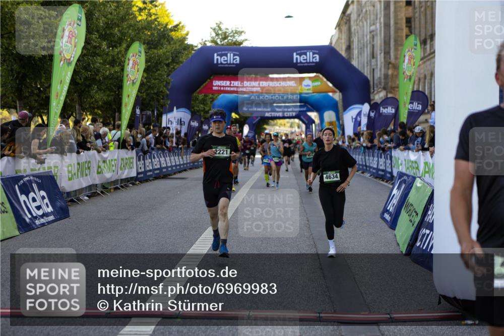 01.09.2024 - BARMER Alsterlauf Kathrin Stürmer Photography http://msf.ph/oto/6969983 01.09.2024 09:57:17 Ziel 2063, 2101, 2148, 2301, 2694, 2781, 2817, 2999, 3009, 3068, 3224, 3233, 3236, 3270, 3552, 4139, 4296, 4464, 4472, 4490, 4590, 4732, 5172, 5221, 5235, 8204, 2211, 2221, 2530, 2671, 2783, 3027, 3048, 3145, 3334, 3386, 3596, 3636, 4190, 4606, 4634, 4698, 5073, 5241, 8198 meine-sportfotos.de