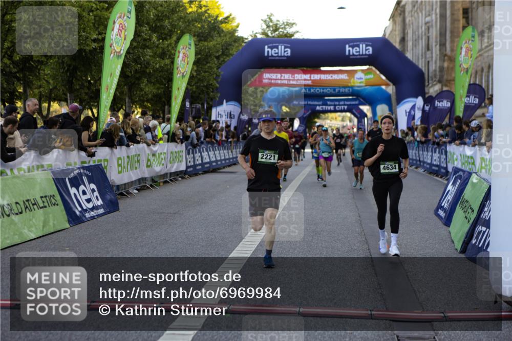 01.09.2024 - BARMER Alsterlauf Kathrin Stürmer Photography http://msf.ph/oto/6969984 01.09.2024 09:57:17 Ziel 2063, 2101, 2148, 2301, 2694, 2781, 2817, 2999, 3009, 3068, 3224, 3233, 3236, 3270, 3552, 4139, 4296, 4464, 4472, 4490, 4590, 4732, 5172, 5221, 5235, 8204, 2211, 2221, 2530, 2671, 2783, 3027, 3048, 3145, 3334, 3386, 3596, 3636, 4190, 4606, 4634, 4698, 5073, 5241, 8198 meine-sportfotos.de
