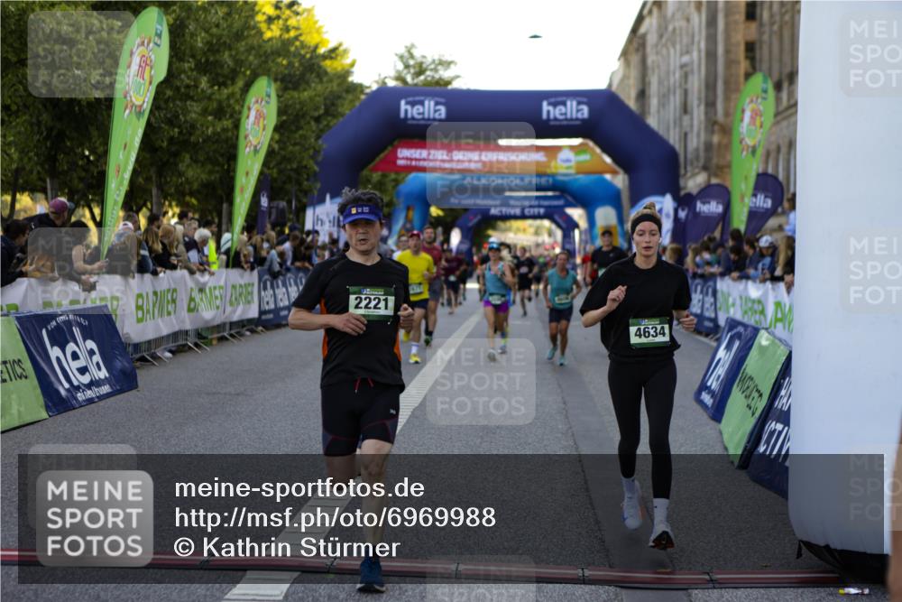 01.09.2024 - BARMER Alsterlauf Kathrin Stürmer Photography http://msf.ph/oto/6969988 01.09.2024 09:57:18 Ziel 2063, 2101, 2301, 2694, 2781, 2817, 2999, 3009, 3068, 3224, 3233, 3236, 3270, 3552, 4139, 4296, 4464, 4472, 4490, 4513, 4590, 4732, 5163, 5172, 5221, 5235, 8204, 2221, 2302, 2530, 2671, 2783, 3027, 3048, 3145, 3334, 3386, 3455, 3596, 3636, 4190, 4269, 4606, 4634, 4698, 5073, 5241, 8142, 8198 meine-sportfotos.de