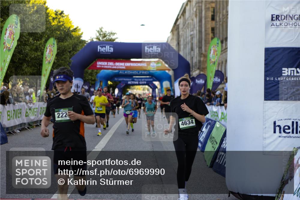 01.09.2024 - BARMER Alsterlauf Kathrin Stürmer Photography http://msf.ph/oto/6969990 01.09.2024 09:57:18 Ziel 2063, 2101, 2301, 2694, 2781, 2817, 2999, 3009, 3068, 3224, 3233, 3236, 3270, 3552, 4139, 4296, 4464, 4472, 4490, 4513, 4590, 4732, 5163, 5172, 5221, 5235, 8204, 2221, 2302, 2530, 2671, 2783, 3027, 3048, 3145, 3334, 3386, 3455, 3596, 3636, 4190, 4269, 4606, 4634, 4698, 5073, 5241, 8142, 8198 meine-sportfotos.de