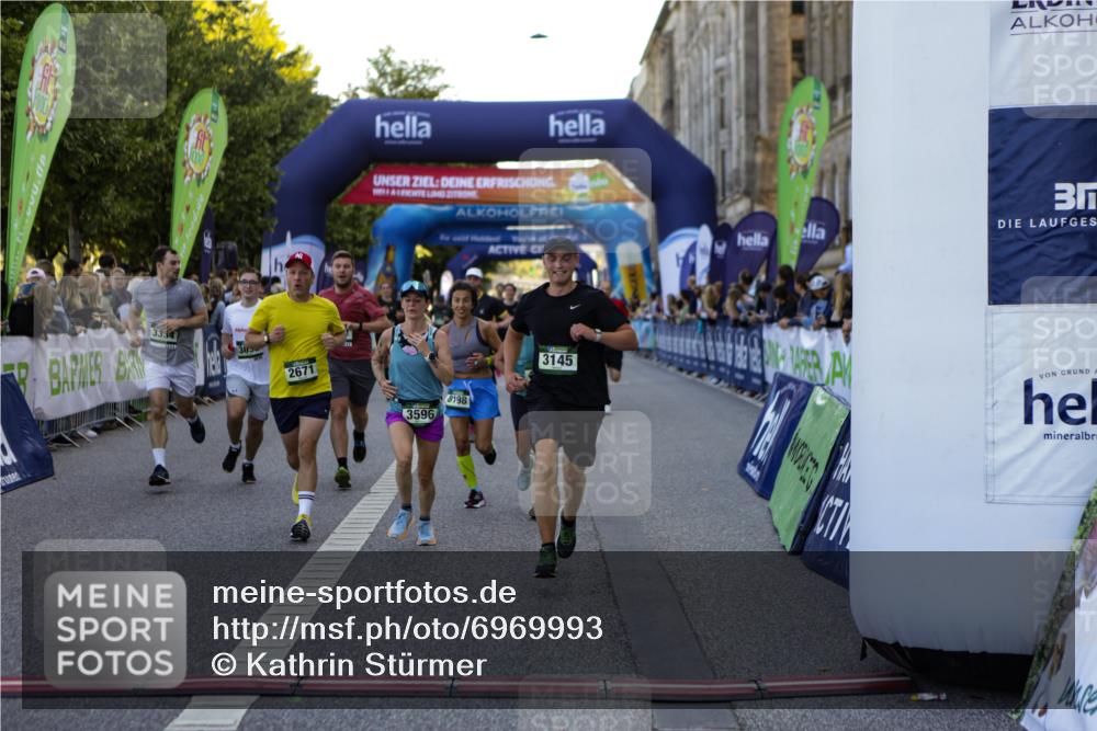 01.09.2024 - BARMER Alsterlauf Kathrin Stürmer Photography http://msf.ph/oto/6969993 01.09.2024 09:57:20 Ziel 2063, 2301, 2694, 2781, 2817, 2999, 3009, 3068, 3205, 3224, 3233, 3236, 3270, 3552, 4139, 4296, 4464, 4472, 4490, 4513, 4732, 5163, 5172, 5221, 5235, 2135, 2221, 2302, 2530, 2671, 2783, 3048, 3145, 3334, 3455, 3596, 3636, 4190, 4269, 4425, 4606, 4634, 4698, 5241, 8142, 8198 meine-sportfotos.de