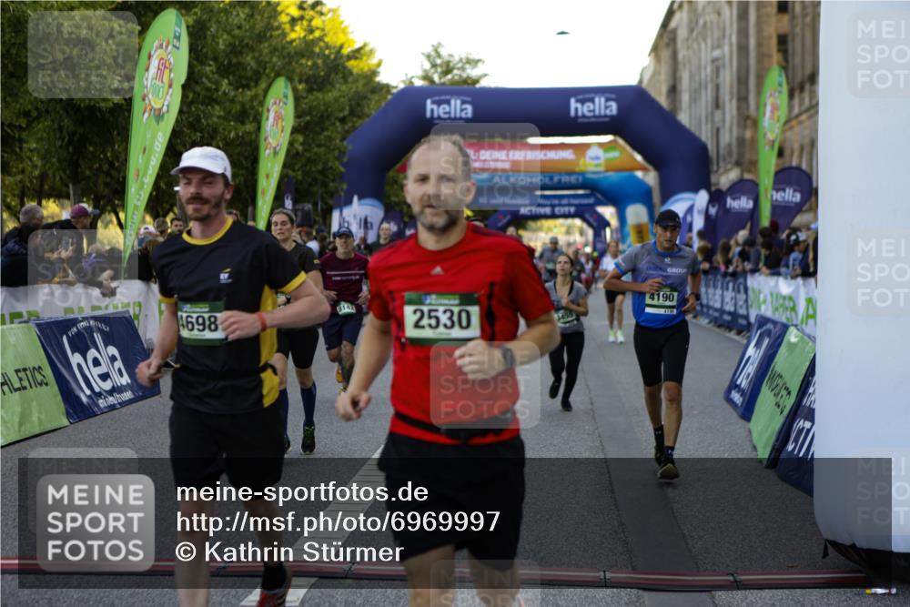 01.09.2024 - BARMER Alsterlauf Kathrin Stürmer Photography http://msf.ph/oto/6969997 01.09.2024 09:57:25 Ziel 2301, 2345, 2680, 2781, 2817, 2999, 3009, 3068, 3205, 3552, 3624, 3626, 4076, 4139, 4296, 4379, 4464, 4472, 4490, 4513, 4732, 5163, 5172, 5221, 5235, 2135, 2302, 2530, 2671, 3048, 3111, 3145, 3334, 3455, 3596, 3636, 3724, 3743, 4135, 4190, 4269, 4425, 4479, 4606, 4698, 5241, 8142, 8198 meine-sportfotos.de