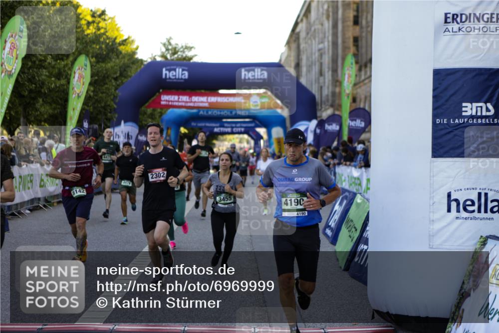 01.09.2024 - BARMER Alsterlauf Kathrin Stürmer Photography http://msf.ph/oto/6969999 01.09.2024 09:57:26 Ziel 2301, 2345, 2680, 2781, 2817, 2999, 3009, 3068, 3205, 3552, 3624, 3626, 4076, 4139, 4296, 4379, 4464, 4472, 4490, 4513, 4732, 5163, 5172, 5221, 5235, 2135, 2302, 2530, 2671, 3048, 3111, 3145, 3334, 3455, 3596, 3636, 3724, 3743, 4135, 4190, 4269, 4425, 4479, 4606, 4698, 5241, 8142, 8198 meine-sportfotos.de