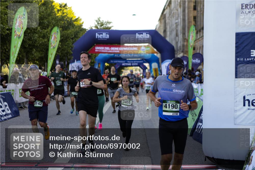 01.09.2024 - BARMER Alsterlauf Kathrin Stürmer Photography http://msf.ph/oto/6970002 01.09.2024 09:57:27 Ziel 2301, 2345, 2680, 2781, 2817, 2999, 3009, 3068, 3205, 3552, 3624, 3626, 4076, 4139, 4296, 4379, 4472, 4490, 4513, 4732, 5163, 5172, 5221, 5235, 2135, 2302, 2530, 2671, 3048, 3111, 3145, 3334, 3455, 3596, 3636, 3724, 3743, 4135, 4190, 4269, 4425, 4479, 4606, 4698, 5222, 5241, 8045, 8142, 8198, 8303 meine-sportfotos.de