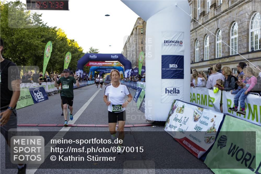 01.09.2024 - BARMER Alsterlauf Kathrin Stürmer Photography http://msf.ph/oto/6970015 01.09.2024 09:57:31 Ziel 2345, 2680, 2817, 2999, 3009, 3205, 3227, 3414, 3552, 3624, 3626, 4076, 4139, 4296, 4379, 4490, 4513, 4732, 5163, 5221, 5235, 2135, 2302, 3048, 3111, 3455, 3724, 3743, 4135, 4190, 4269, 4425, 4479, 4998, 5222, 5292, 8045, 8142, 8303 meine-sportfotos.de