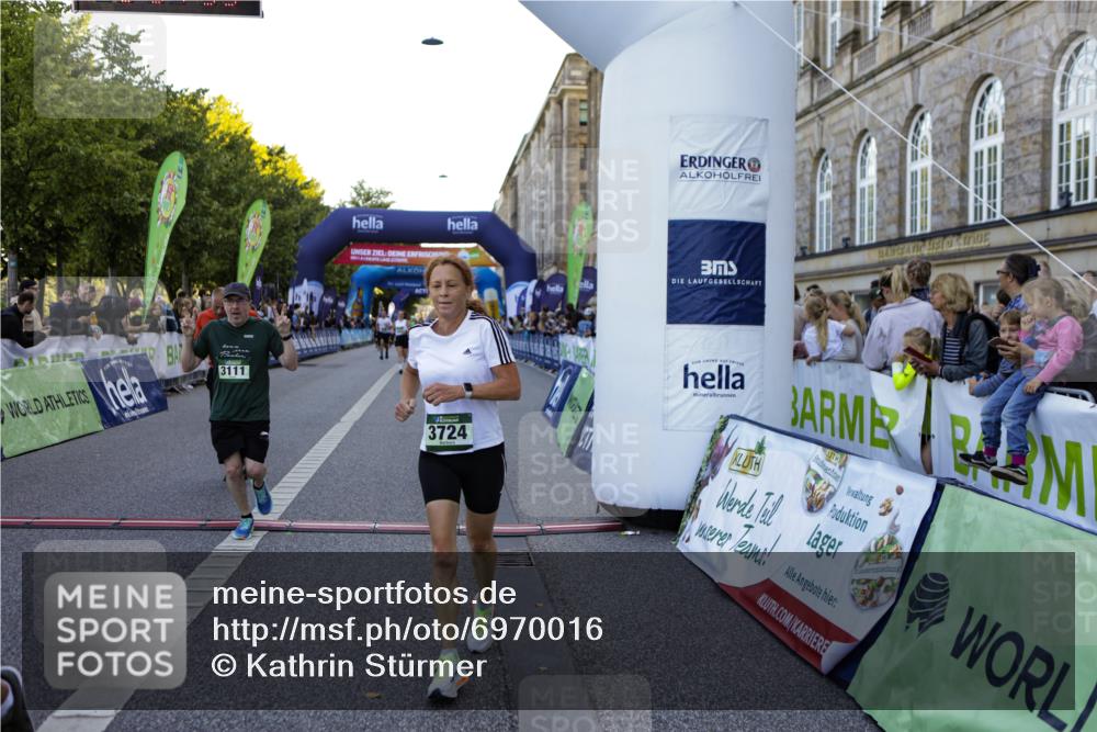 01.09.2024 - BARMER Alsterlauf Kathrin Stürmer Photography http://msf.ph/oto/6970016 01.09.2024 09:57:31 Ziel 2345, 2680, 2817, 2999, 3009, 3205, 3227, 3414, 3552, 3624, 3626, 4076, 4139, 4296, 4379, 4490, 4513, 4732, 5163, 5221, 5235, 2135, 2302, 3048, 3111, 3455, 3724, 3743, 4135, 4190, 4269, 4425, 4479, 4998, 5222, 5292, 8045, 8142, 8303 meine-sportfotos.de
