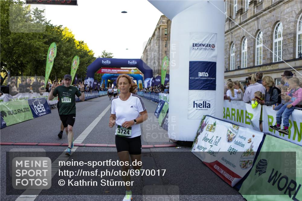 01.09.2024 - BARMER Alsterlauf Kathrin Stürmer Photography http://msf.ph/oto/6970017 01.09.2024 09:57:31 Ziel 2345, 2680, 2817, 2999, 3009, 3205, 3227, 3414, 3552, 3624, 3626, 4076, 4139, 4296, 4379, 4490, 4513, 4732, 5163, 5221, 5235, 2135, 2302, 3048, 3111, 3455, 3724, 3743, 4135, 4190, 4269, 4425, 4479, 4998, 5222, 5292, 8045, 8142, 8303 meine-sportfotos.de