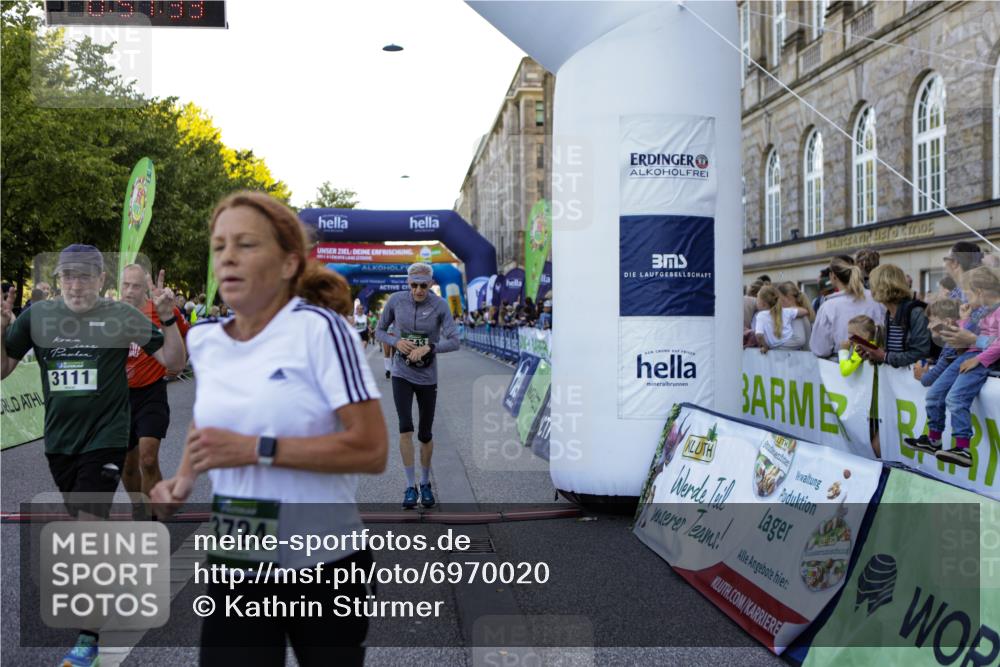 01.09.2024 - BARMER Alsterlauf Kathrin Stürmer Photography http://msf.ph/oto/6970020 01.09.2024 09:57:32 Ziel 2345, 2680, 2999, 3009, 3205, 3227, 3414, 3552, 3624, 3626, 4076, 4139, 4296, 4345, 4379, 4490, 4513, 4732, 4981, 5163, 5221, 5235, 2135, 2302, 2678, 3048, 3111, 3455, 3724, 3743, 4135, 4190, 4269, 4425, 4479, 4998, 5222, 5292, 8045, 8142, 8303 meine-sportfotos.de