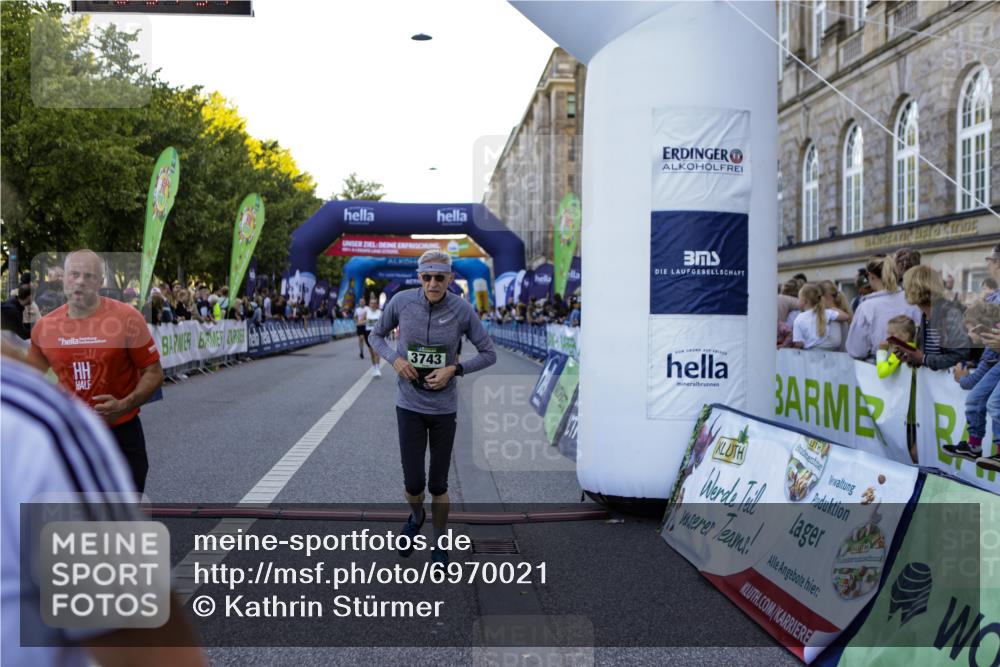 01.09.2024 - BARMER Alsterlauf Kathrin Stürmer Photography http://msf.ph/oto/6970021 01.09.2024 09:57:33 Ziel 2345, 2680, 2999, 3205, 3227, 3414, 3552, 3624, 3626, 4076, 4139, 4296, 4345, 4379, 4490, 4513, 4732, 4981, 5163, 5221, 5235, 2135, 2302, 2678, 3111, 3455, 3724, 3743, 4135, 4269, 4425, 4479, 4998, 5222, 5292, 8045, 8137, 8142, 8303 meine-sportfotos.de