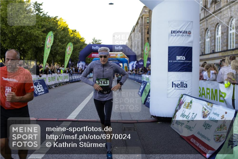 01.09.2024 - BARMER Alsterlauf Kathrin Stürmer Photography http://msf.ph/oto/6970024 01.09.2024 09:57:33 Ziel 2345, 2680, 2999, 3205, 3227, 3414, 3552, 3624, 3626, 4076, 4139, 4296, 4345, 4379, 4490, 4513, 4732, 4981, 5163, 5221, 5235, 2135, 2302, 2678, 3111, 3455, 3724, 3743, 4135, 4269, 4425, 4479, 4998, 5222, 5292, 8045, 8137, 8142, 8303 meine-sportfotos.de