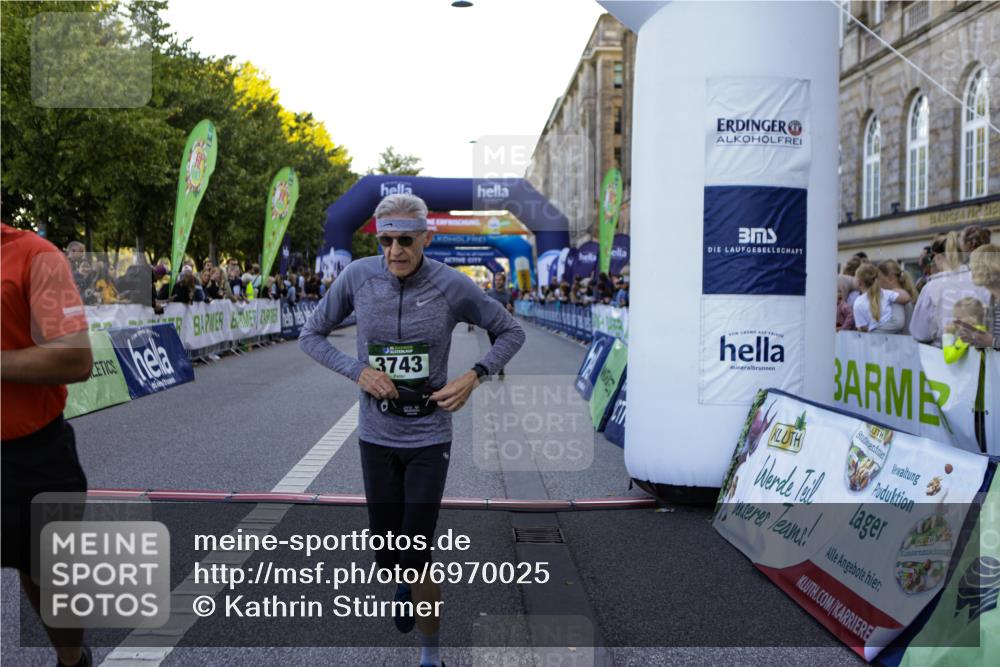 01.09.2024 - BARMER Alsterlauf Kathrin Stürmer Photography http://msf.ph/oto/6970025 01.09.2024 09:57:33 Ziel 2345, 2680, 2999, 3205, 3227, 3414, 3552, 3624, 3626, 4076, 4139, 4296, 4345, 4379, 4490, 4513, 4732, 4981, 5163, 5221, 5235, 2135, 2302, 2678, 3111, 3455, 3724, 3743, 4135, 4269, 4425, 4479, 4998, 5222, 5292, 8045, 8137, 8142, 8303 meine-sportfotos.de