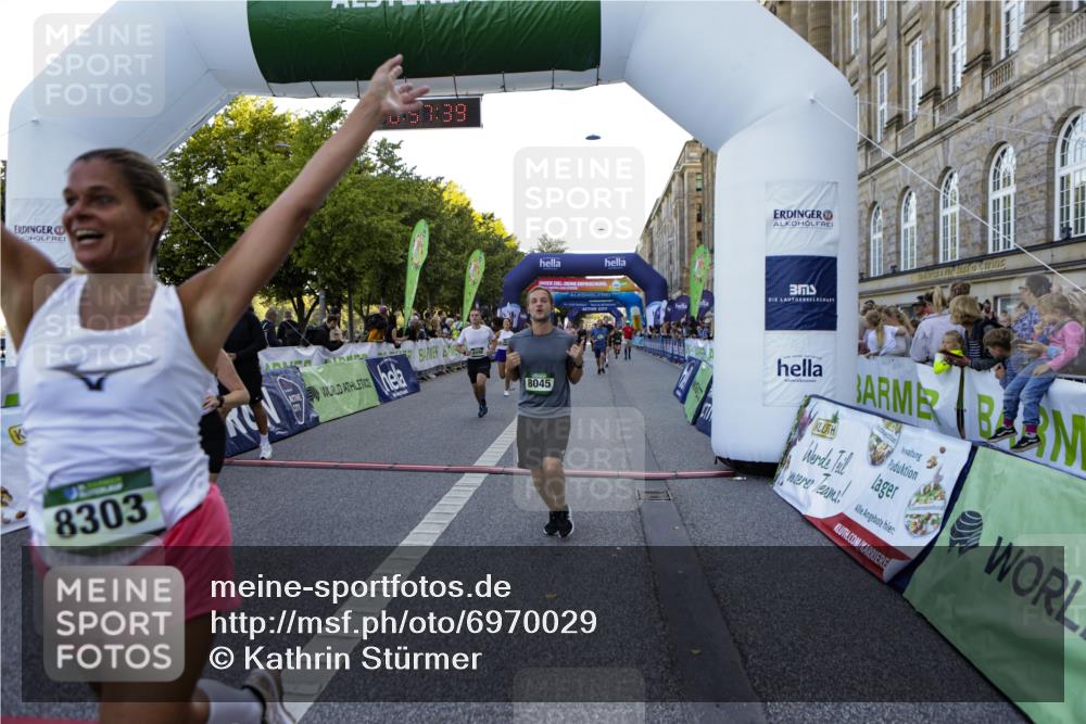 01.09.2024 - BARMER Alsterlauf Kathrin Stürmer Photography http://msf.ph/oto/6970029 01.09.2024 09:57:37 Ziel 2345, 2465, 2680, 3205, 3227, 3414, 3624, 3626, 4076, 4139, 4345, 4379, 4490, 4513, 4981, 5163, 2678, 2925, 3111, 3214, 3743, 3783, 4150, 4440, 4510, 4998, 5222, 5292, 8045, 8060, 8067, 8137, 8303 meine-sportfotos.de