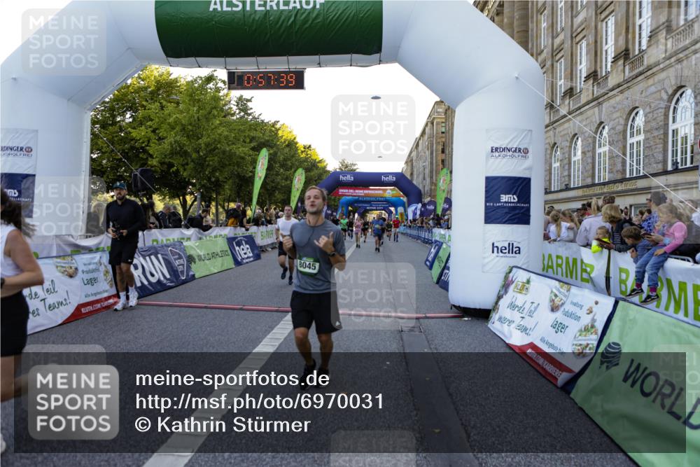 01.09.2024 - BARMER Alsterlauf Kathrin Stürmer Photography http://msf.ph/oto/6970031 01.09.2024 09:57:37 Ziel 2345, 2465, 2680, 3205, 3227, 3414, 3624, 3626, 4076, 4139, 4345, 4379, 4490, 4513, 4981, 5163, 2678, 2925, 3111, 3214, 3743, 3783, 4150, 4440, 4510, 4998, 5222, 5292, 8045, 8060, 8067, 8137, 8303 meine-sportfotos.de