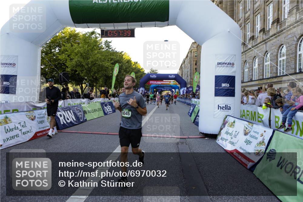 01.09.2024 - BARMER Alsterlauf Kathrin Stürmer Photography http://msf.ph/oto/6970032 01.09.2024 09:57:38 Ziel 2345, 2465, 2680, 3205, 3227, 3414, 3624, 3626, 4076, 4345, 4379, 4513, 4981, 5163, 8206, 2678, 2925, 3214, 3464, 3743, 3783, 4150, 4440, 4510, 4998, 5222, 5292, 8045, 8060, 8067, 8137, 8242, 8303 meine-sportfotos.de