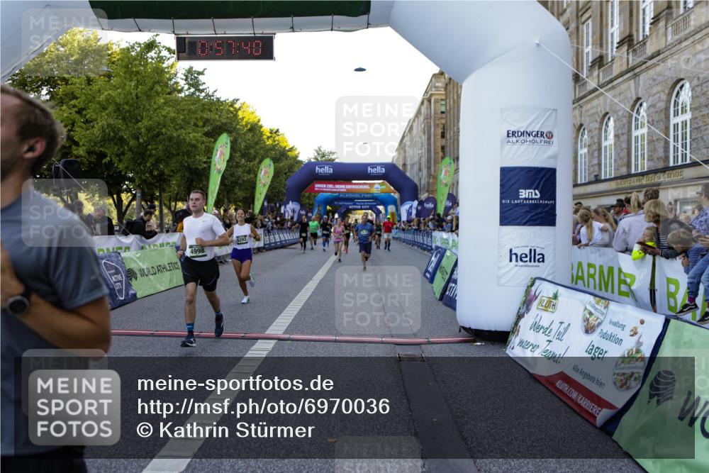 01.09.2024 - BARMER Alsterlauf Kathrin Stürmer Photography http://msf.ph/oto/6970036 01.09.2024 09:57:38 Ziel 2345, 2465, 2680, 3205, 3227, 3414, 3624, 3626, 4076, 4345, 4379, 4513, 4981, 5163, 8206, 2678, 2925, 3214, 3464, 3743, 3783, 4150, 4440, 4510, 4998, 5222, 5292, 8045, 8060, 8067, 8137, 8242, 8303 meine-sportfotos.de