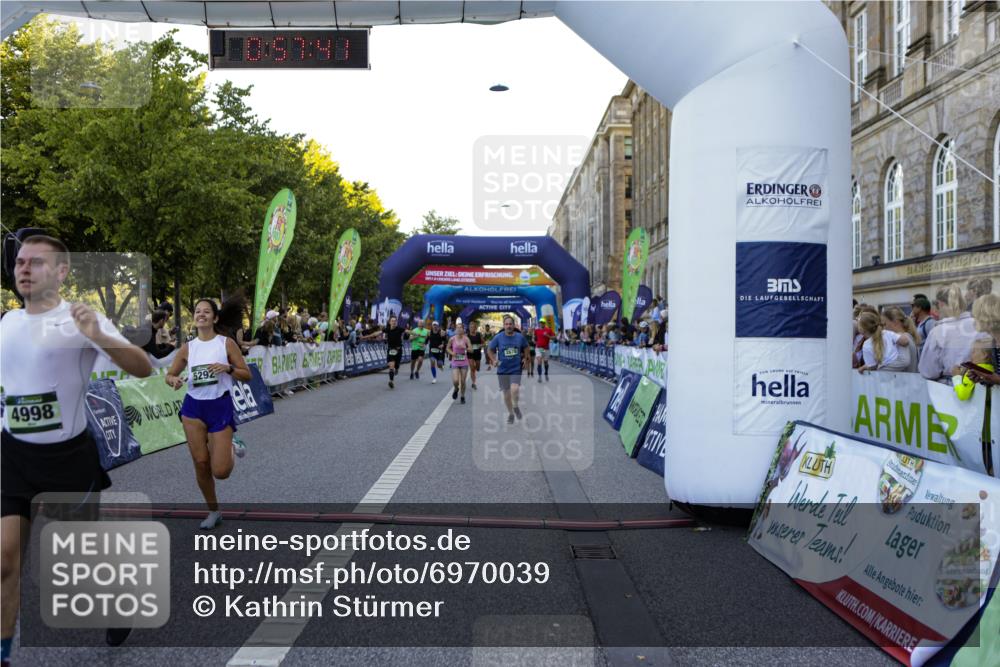 01.09.2024 - BARMER Alsterlauf Kathrin Stürmer Photography http://msf.ph/oto/6970039 01.09.2024 09:57:39 Ziel 2172, 2345, 2465, 2680, 3205, 3227, 3414, 3624, 3626, 4076, 4345, 4379, 4826, 4981, 8206, 2678, 2925, 2944, 3214, 3464, 3783, 4150, 4440, 4510, 4998, 5222, 5292, 8045, 8060, 8067, 8137, 8242, 8303 meine-sportfotos.de