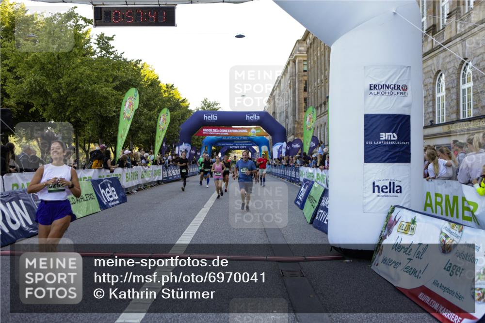 01.09.2024 - BARMER Alsterlauf Kathrin Stürmer Photography http://msf.ph/oto/6970041 01.09.2024 09:57:39 Ziel 2172, 2345, 2465, 2680, 3205, 3227, 3414, 3624, 3626, 4076, 4345, 4379, 4826, 4981, 8206, 2678, 2925, 2944, 3214, 3464, 3783, 4150, 4440, 4510, 4998, 5222, 5292, 8045, 8060, 8067, 8137, 8242, 8303 meine-sportfotos.de