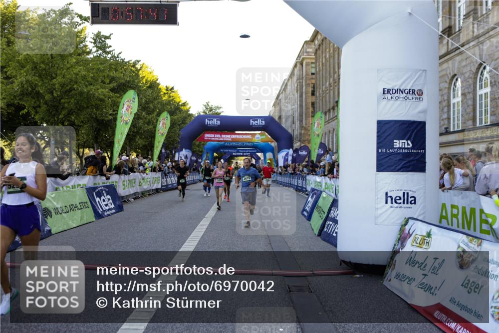 01.09.2024 - BARMER Alsterlauf Kathrin Stürmer Photography http://msf.ph/oto/6970042 01.09.2024 09:57:39 Ziel 2172, 2345, 2465, 2680, 3205, 3227, 3414, 3624, 3626, 4076, 4345, 4379, 4826, 4981, 8206, 2678, 2925, 2944, 3214, 3464, 3783, 4150, 4440, 4510, 4998, 5222, 5292, 8045, 8060, 8067, 8137, 8242, 8303 meine-sportfotos.de