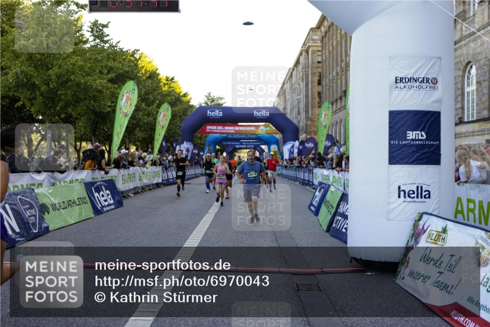 01.09.2024 - BARMER Alsterlauf Kathrin Stürmer Photography http://msf.ph/oto/6970043 01.09.2024 09:57:40 Ziel 2172, 2345, 2465, 2680, 3004, 3227, 3414, 3624, 3626, 3675, 4047, 4076, 4345, 4379, 4826, 4981, 8206, 2678, 2925, 2944, 3214, 3464, 3783, 4150, 4440, 4510, 4998, 5222, 5292, 8045, 8060, 8067, 8137, 8242, 8303 meine-sportfotos.de