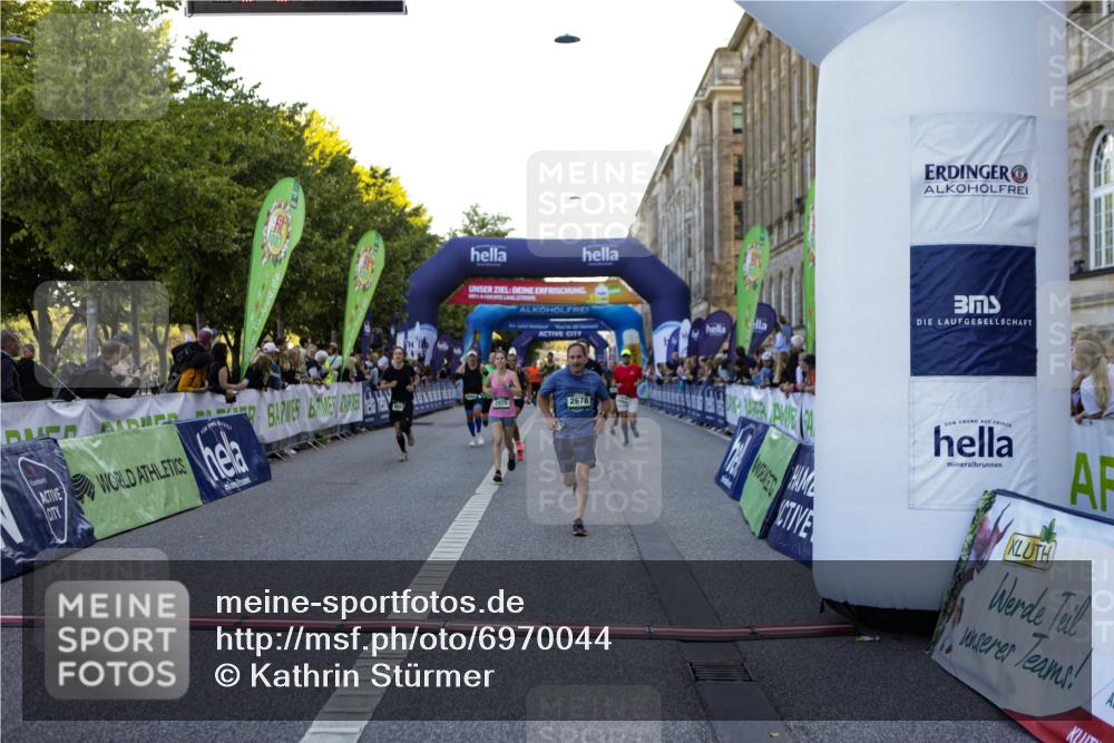 01.09.2024 - BARMER Alsterlauf Kathrin Stürmer Photography http://msf.ph/oto/6970044 01.09.2024 09:57:40 Ziel 2172, 2345, 2465, 2680, 3004, 3227, 3414, 3624, 3626, 3675, 4047, 4076, 4345, 4379, 4826, 4981, 8206, 2678, 2925, 2944, 3214, 3464, 3783, 4150, 4440, 4510, 4998, 5222, 5292, 8045, 8060, 8067, 8137, 8242, 8303 meine-sportfotos.de