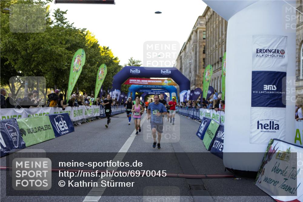 01.09.2024 - BARMER Alsterlauf Kathrin Stürmer Photography http://msf.ph/oto/6970045 01.09.2024 09:57:40 Ziel 2172, 2345, 2465, 2680, 3004, 3227, 3414, 3624, 3626, 3675, 4047, 4076, 4345, 4379, 4826, 4981, 8206, 2678, 2925, 2944, 3214, 3464, 3783, 4150, 4440, 4510, 4998, 5222, 5292, 8045, 8060, 8067, 8137, 8242, 8303 meine-sportfotos.de