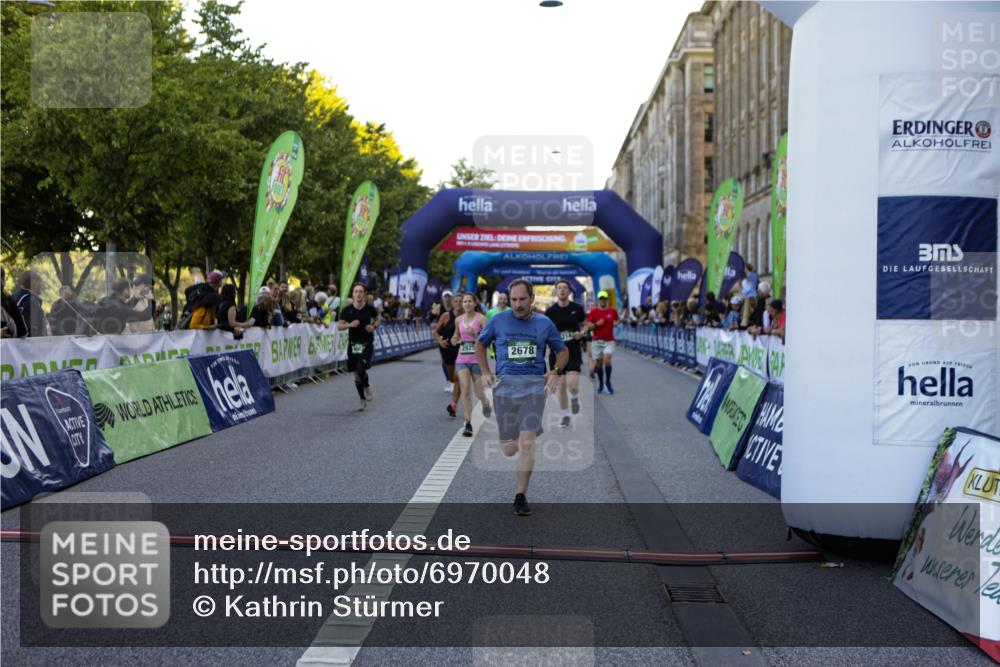01.09.2024 - BARMER Alsterlauf Kathrin Stürmer Photography http://msf.ph/oto/6970048 01.09.2024 09:57:41 Ziel 2172, 2345, 2465, 2680, 3004, 3227, 3414, 3501, 3624, 3626, 3675, 3927, 4047, 4076, 4345, 4379, 4826, 4981, 8206, 2678, 2770, 2925, 2944, 3214, 3464, 3783, 4150, 4440, 4510, 4998, 5065, 5222, 5292, 8045, 8060, 8067, 8102, 8137, 8242, 8303 meine-sportfotos.de