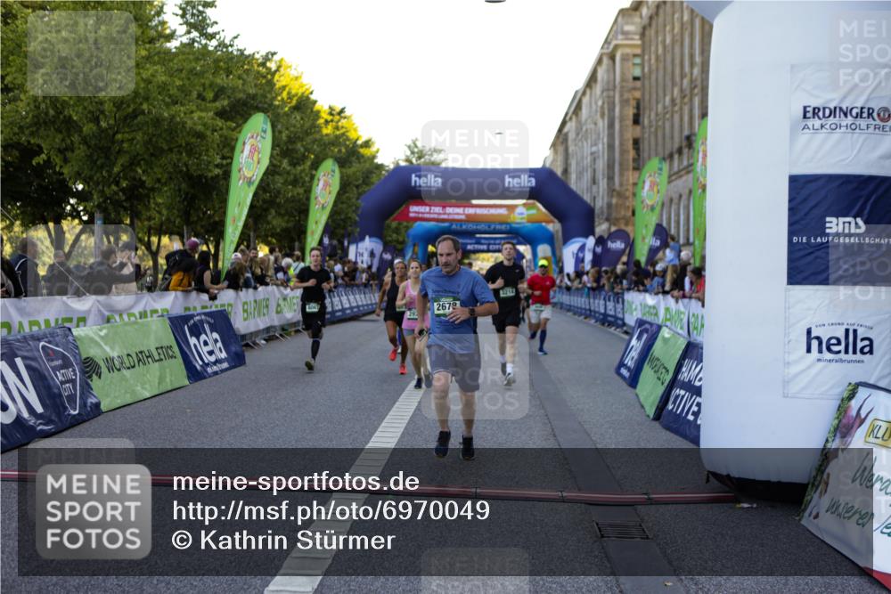 01.09.2024 - BARMER Alsterlauf Kathrin Stürmer Photography http://msf.ph/oto/6970049 01.09.2024 09:57:41 Ziel 2172, 2345, 2465, 2680, 3004, 3227, 3414, 3501, 3624, 3626, 3675, 3927, 4047, 4076, 4345, 4379, 4826, 4981, 8206, 2678, 2770, 2925, 2944, 3214, 3464, 3783, 4150, 4440, 4510, 4998, 5065, 5222, 5292, 8045, 8060, 8067, 8102, 8137, 8242, 8303 meine-sportfotos.de