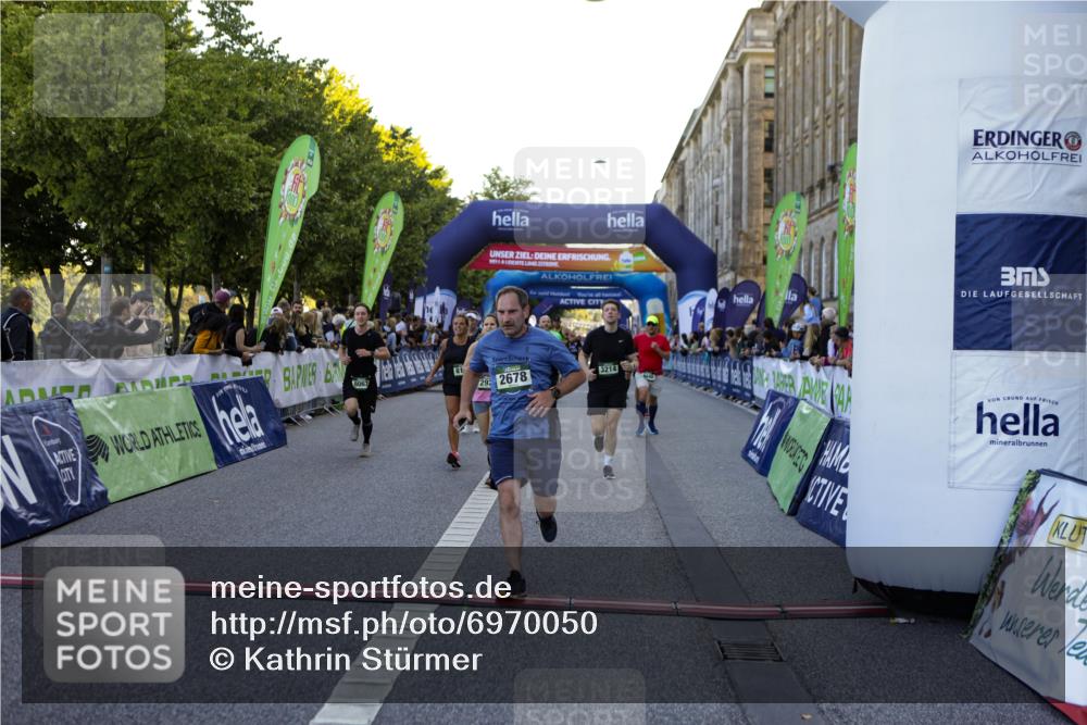 01.09.2024 - BARMER Alsterlauf Kathrin Stürmer Photography http://msf.ph/oto/6970050 01.09.2024 09:57:41 Ziel 2172, 2345, 2465, 2680, 3004, 3227, 3414, 3501, 3624, 3626, 3675, 3927, 4047, 4076, 4345, 4379, 4826, 4981, 8206, 2678, 2770, 2925, 2944, 3214, 3464, 3783, 4150, 4440, 4510, 4998, 5065, 5222, 5292, 8045, 8060, 8067, 8102, 8137, 8242, 8303 meine-sportfotos.de
