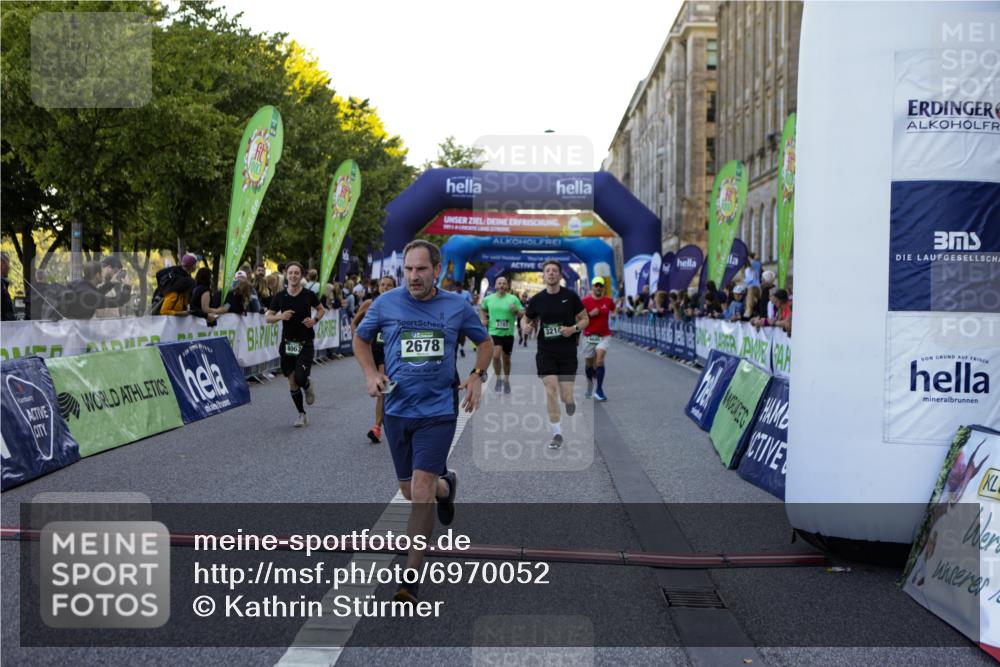 01.09.2024 - BARMER Alsterlauf Kathrin Stürmer Photography http://msf.ph/oto/6970052 01.09.2024 09:57:41 Ziel 2172, 2345, 2465, 2680, 3004, 3227, 3414, 3501, 3624, 3626, 3675, 3927, 4047, 4076, 4345, 4379, 4826, 4981, 8206, 2678, 2770, 2925, 2944, 3214, 3464, 3783, 4150, 4440, 4510, 4998, 5065, 5222, 5292, 8045, 8060, 8067, 8102, 8137, 8242, 8303 meine-sportfotos.de