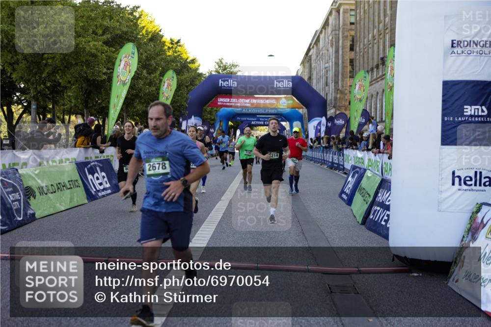 01.09.2024 - BARMER Alsterlauf Kathrin Stürmer Photography http://msf.ph/oto/6970054 01.09.2024 09:57:42 Ziel 2172, 2465, 2680, 3004, 3227, 3414, 3501, 3624, 3626, 3675, 3927, 4047, 4076, 4345, 4379, 4826, 4981, 8206, 2678, 2770, 2925, 2944, 3214, 3464, 3783, 4150, 4440, 4510, 4907, 4998, 5065, 5222, 5292, 8045, 8060, 8067, 8102, 8137, 8242, 8303 meine-sportfotos.de