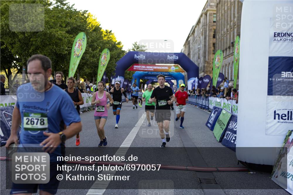01.09.2024 - BARMER Alsterlauf Kathrin Stürmer Photography http://msf.ph/oto/6970057 01.09.2024 09:57:42 Ziel 2172, 2465, 2680, 3004, 3227, 3414, 3501, 3624, 3626, 3675, 3927, 4047, 4076, 4345, 4379, 4826, 4981, 8206, 2678, 2770, 2925, 2944, 3214, 3464, 3783, 4150, 4440, 4510, 4907, 4998, 5065, 5222, 5292, 8045, 8060, 8067, 8102, 8137, 8242, 8303 meine-sportfotos.de