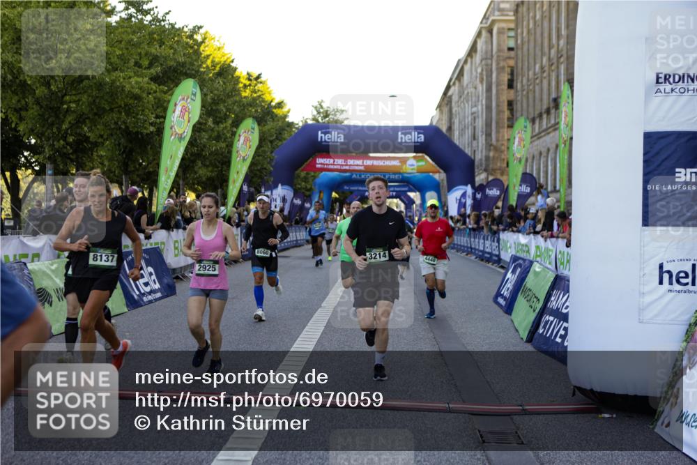 01.09.2024 - BARMER Alsterlauf Kathrin Stürmer Photography http://msf.ph/oto/6970059 01.09.2024 09:57:42 Ziel 2172, 2465, 2680, 3004, 3227, 3414, 3501, 3624, 3626, 3675, 3927, 4047, 4076, 4345, 4379, 4826, 4981, 8206, 2678, 2770, 2925, 2944, 3214, 3464, 3783, 4150, 4440, 4510, 4907, 4998, 5065, 5222, 5292, 8045, 8060, 8067, 8102, 8137, 8242, 8303 meine-sportfotos.de