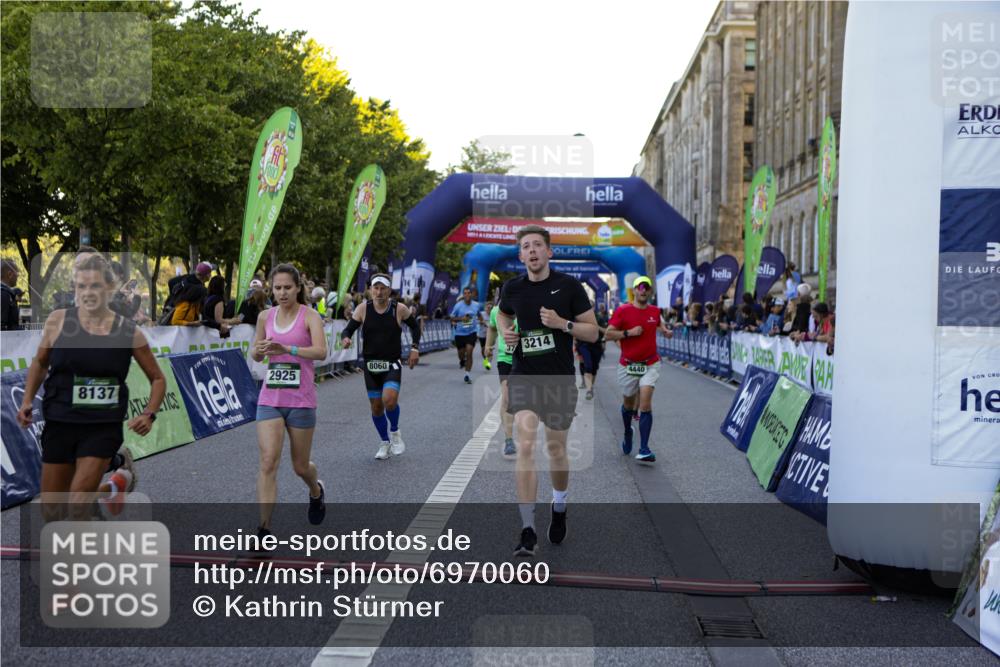 01.09.2024 - BARMER Alsterlauf Kathrin Stürmer Photography http://msf.ph/oto/6970060 01.09.2024 09:57:43 Ziel 2172, 2465, 2680, 3004, 3227, 3414, 3501, 3624, 3626, 3675, 3927, 4047, 4050, 4076, 4345, 4826, 4981, 8206, 2678, 2770, 2905, 2925, 2944, 3214, 3464, 3783, 3951, 4150, 4440, 4510, 4907, 4998, 5065, 5292, 8060, 8067, 8084, 8102, 8137, 8172, 8242 meine-sportfotos.de