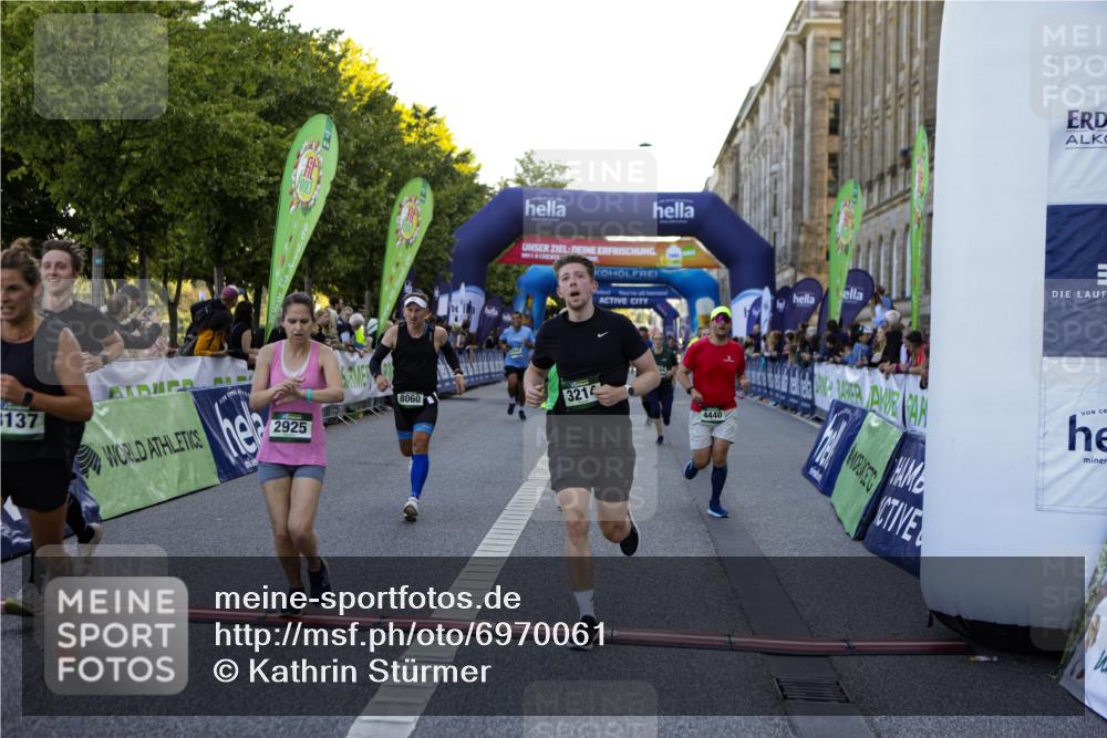 01.09.2024 - BARMER Alsterlauf Kathrin Stürmer Photography http://msf.ph/oto/6970061 01.09.2024 09:57:43 Ziel 2172, 2465, 2680, 3004, 3227, 3414, 3501, 3624, 3626, 3675, 3927, 4047, 4050, 4076, 4345, 4826, 4981, 8206, 2678, 2770, 2905, 2925, 2944, 3214, 3464, 3783, 3951, 4150, 4440, 4510, 4907, 4998, 5065, 5292, 8060, 8067, 8084, 8102, 8137, 8172, 8242 meine-sportfotos.de