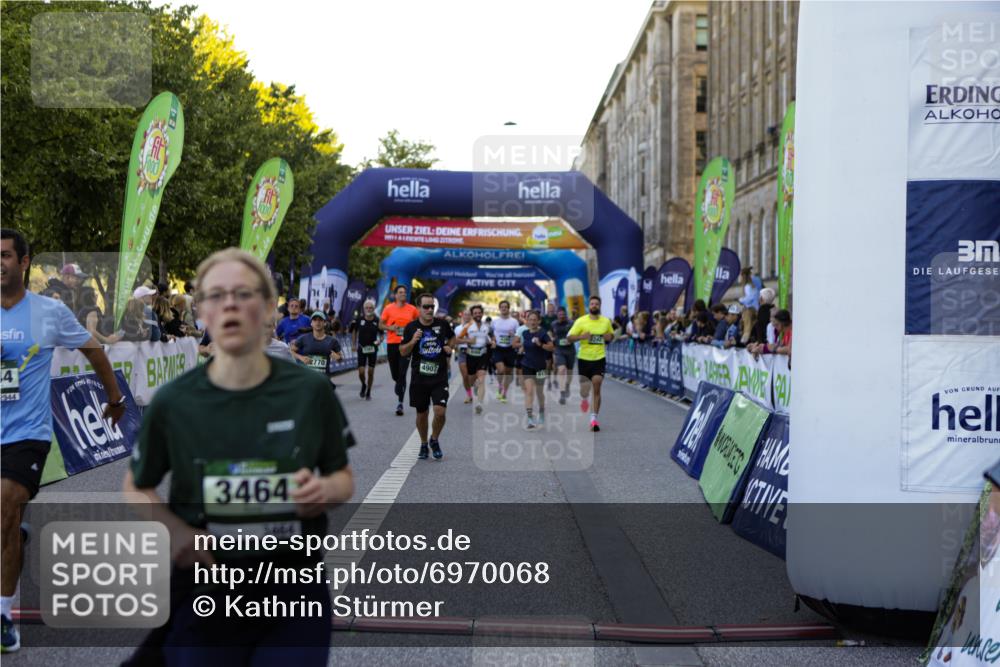 01.09.2024 - BARMER Alsterlauf Kathrin Stürmer Photography http://msf.ph/oto/6970068 01.09.2024 09:57:48 Ziel 2172, 2465, 2796, 2857, 3004, 3227, 3414, 3450, 3501, 3675, 3927, 3982, 4047, 4050, 4120, 4345, 4496, 4610, 4826, 4981, 8206, 8239, 1176, 2062, 2242, 2479, 2770, 2905, 2925, 2944, 3017, 3214, 3217, 3435, 3464, 3468, 3783, 3803, 3951, 4150, 4384, 4440, 4498, 4510, 4907, 5065, 8019, 8060, 8067, 8084, 8102, 8137, 8172, 8242 meine-sportfotos.de