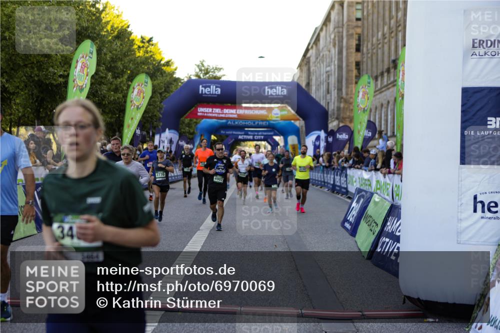 01.09.2024 - BARMER Alsterlauf Kathrin Stürmer Photography http://msf.ph/oto/6970069 01.09.2024 09:57:48 Ziel 2172, 2465, 2796, 2857, 3004, 3227, 3414, 3450, 3501, 3675, 3927, 3982, 4047, 4050, 4120, 4345, 4496, 4610, 4826, 4981, 8206, 8239, 1176, 2062, 2242, 2479, 2770, 2905, 2925, 2944, 3017, 3214, 3217, 3435, 3464, 3468, 3783, 3803, 3951, 4150, 4384, 4440, 4498, 4510, 4907, 5065, 8019, 8060, 8067, 8084, 8102, 8137, 8172, 8242 meine-sportfotos.de