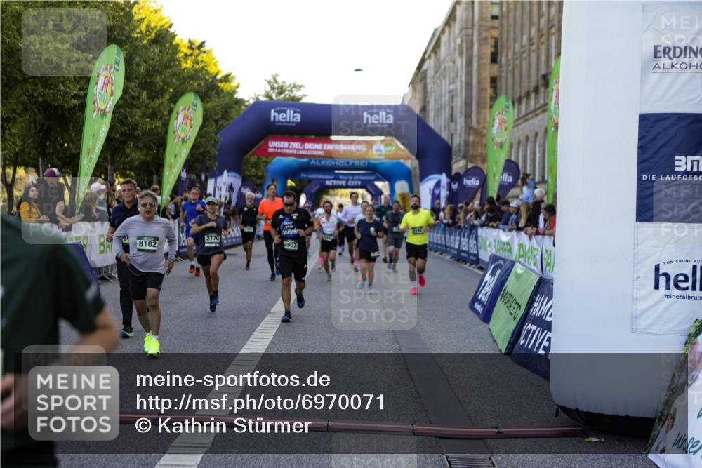 01.09.2024 - BARMER Alsterlauf Kathrin Stürmer Photography http://msf.ph/oto/6970071 01.09.2024 09:57:48 Ziel 2172, 2465, 2796, 2857, 3004, 3227, 3414, 3450, 3501, 3675, 3927, 3982, 4047, 4050, 4120, 4345, 4496, 4610, 4826, 4981, 8206, 8239, 1176, 2062, 2242, 2479, 2770, 2905, 2925, 2944, 3017, 3214, 3217, 3435, 3464, 3468, 3783, 3803, 3951, 4150, 4384, 4440, 4498, 4510, 4907, 5065, 8019, 8060, 8067, 8084, 8102, 8137, 8172, 8242 meine-sportfotos.de