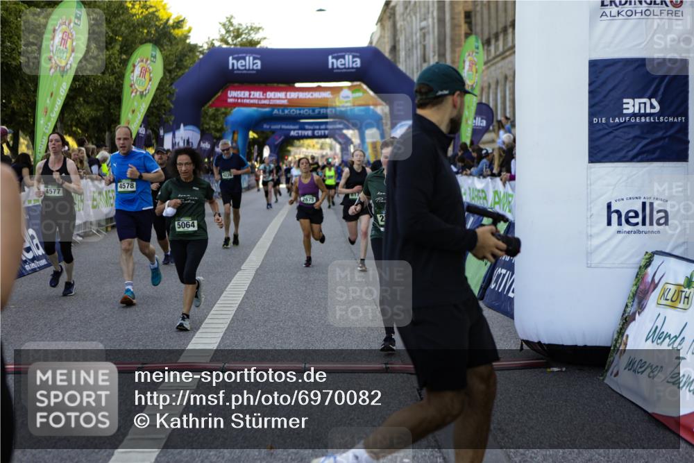 01.09.2024 - BARMER Alsterlauf Kathrin Stürmer Photography http://msf.ph/oto/6970082 01.09.2024 09:58:00 Ziel 2757, 2795, 2796, 2857, 3004, 3450, 3486, 3501, 3675, 3829, 3830, 3831, 3832, 3901, 3927, 3982, 4047, 4050, 4072, 4120, 4196, 4331, 4396, 4397, 4468, 4496, 4531, 4579, 4585, 4610, 4711, 5233, 8239, 1176, 2062, 2320, 2479, 2675, 2885, 3017, 3030, 3217, 3342, 3435, 3468, 3803, 4163, 4226, 4498, 4577, 4578, 4890, 5064, 5230, 8178 meine-sportfotos.de