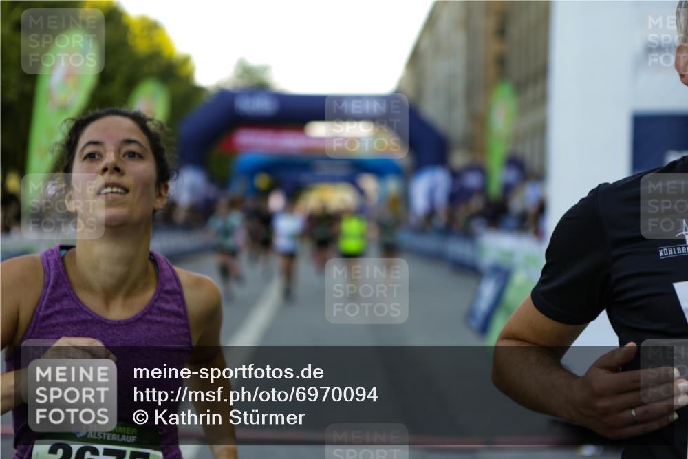 01.09.2024 - BARMER Alsterlauf Kathrin Stürmer Photography http://msf.ph/oto/6970094 01.09.2024 09:58:05 Ziel 2757, 2795, 2796, 3450, 3486, 3828, 3829, 3830, 3831, 3832, 3901, 3982, 4008, 4072, 4120, 4147, 4196, 4331, 4396, 4397, 4468, 4496, 4531, 4579, 4585, 4610, 4711, 4799, 4881, 5233, 8239, 2320, 2675, 2885, 3030, 3234, 3342, 3711, 3972, 3984, 4163, 4226, 4376, 4577, 4578, 4853, 4890, 5064, 5230, 8178 meine-sportfotos.de