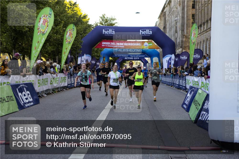 01.09.2024 - BARMER Alsterlauf Kathrin Stürmer Photography http://msf.ph/oto/6970095 01.09.2024 09:58:06 Ziel 2757, 2795, 2796, 3486, 3828, 3829, 3830, 3831, 3832, 3901, 4008, 4072, 4147, 4196, 4331, 4396, 4397, 4468, 4496, 4531, 4579, 4585, 4610, 4711, 4799, 4881, 5233, 8239, 2320, 2632, 2675, 2885, 3030, 3234, 3342, 3711, 3972, 3984, 4163, 4226, 4376, 4394, 4577, 4578, 4853, 4890, 5064, 5230, 8178 meine-sportfotos.de