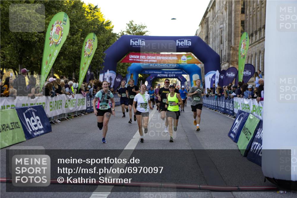 01.09.2024 - BARMER Alsterlauf Kathrin Stürmer Photography http://msf.ph/oto/6970097 01.09.2024 09:58:07 Ziel 2757, 2795, 2796, 3486, 3828, 3829, 3830, 3831, 3832, 3901, 4008, 4072, 4147, 4196, 4331, 4396, 4397, 4468, 4531, 4579, 4585, 4610, 4711, 4799, 4881, 5233, 8239, 2320, 2632, 2675, 2885, 3030, 3234, 3342, 3711, 3744, 3972, 3984, 4163, 4226, 4376, 4394, 4577, 4578, 4853, 4890, 5064, 5230, 8178 meine-sportfotos.de