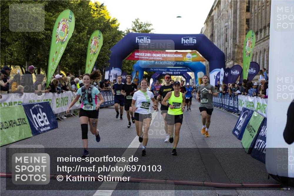 01.09.2024 - BARMER Alsterlauf Kathrin Stürmer Photography http://msf.ph/oto/6970103 01.09.2024 09:58:08 Ziel 2757, 2795, 3486, 3828, 3829, 3830, 3831, 3832, 3901, 4008, 4072, 4147, 4196, 4331, 4396, 4397, 4468, 4531, 4579, 4585, 4610, 4711, 4799, 4881, 5233, 2632, 2675, 2885, 3030, 3071, 3234, 3342, 3711, 3744, 3972, 3984, 4163, 4189, 4226, 4376, 4394, 4577, 4853, 4890, 5230, 8178 meine-sportfotos.de