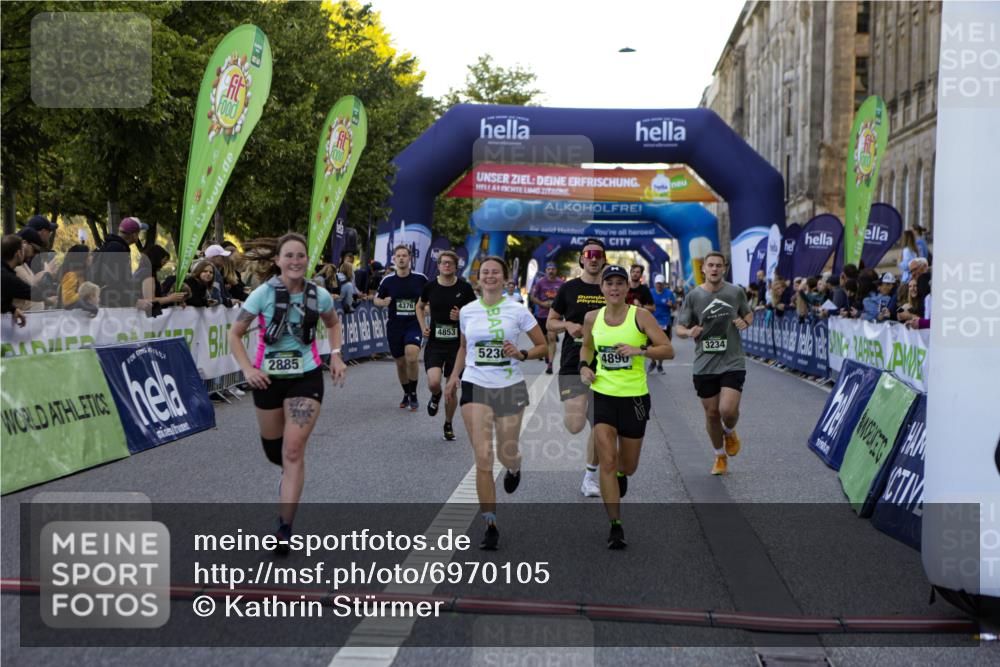01.09.2024 - BARMER Alsterlauf Kathrin Stürmer Photography http://msf.ph/oto/6970105 01.09.2024 09:58:08 Ziel 2757, 2795, 3486, 3828, 3829, 3830, 3831, 3832, 3901, 4008, 4072, 4147, 4196, 4331, 4396, 4397, 4468, 4531, 4579, 4585, 4610, 4711, 4799, 4881, 5233, 2632, 2675, 2885, 3030, 3071, 3234, 3342, 3711, 3744, 3972, 3984, 4163, 4189, 4226, 4376, 4394, 4577, 4853, 4890, 5230, 8178 meine-sportfotos.de