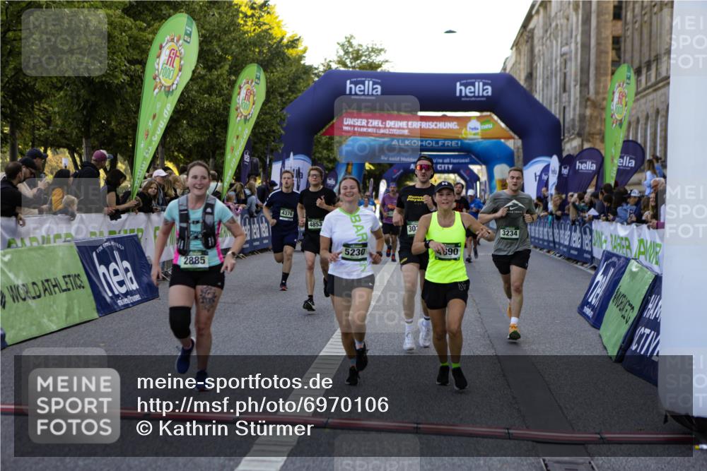 01.09.2024 - BARMER Alsterlauf Kathrin Stürmer Photography http://msf.ph/oto/6970106 01.09.2024 09:58:08 Ziel 2757, 2795, 3486, 3828, 3829, 3830, 3831, 3832, 3901, 4008, 4072, 4147, 4196, 4331, 4396, 4397, 4468, 4531, 4579, 4585, 4610, 4711, 4799, 4881, 5233, 2632, 2675, 2885, 3030, 3071, 3234, 3342, 3711, 3744, 3972, 3984, 4163, 4189, 4226, 4376, 4394, 4577, 4853, 4890, 5230, 8178 meine-sportfotos.de